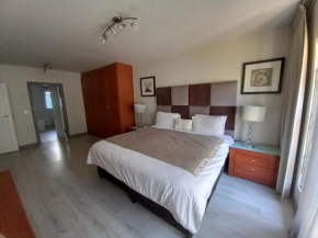 Mount Royal 02 Large 3 bedroom Ground floor apartment with Garden